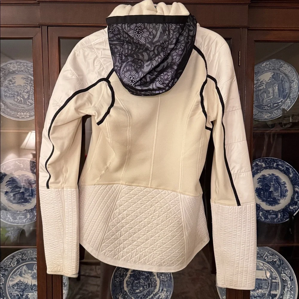 Luluemon Women's Cream Jacket with Black Accents - Picture 4 of 5